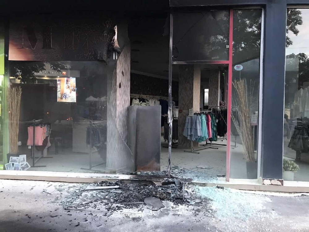 Огнена атака срещу магазин на Мегз! Криминалисти убедени, че палежът е на лична основа (СНИМКА)