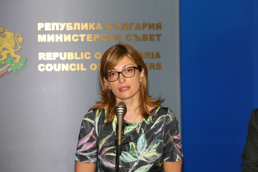 Екатерина Захариева проговори за позицията на  България относно езика на Договора за добросъседство с Македония