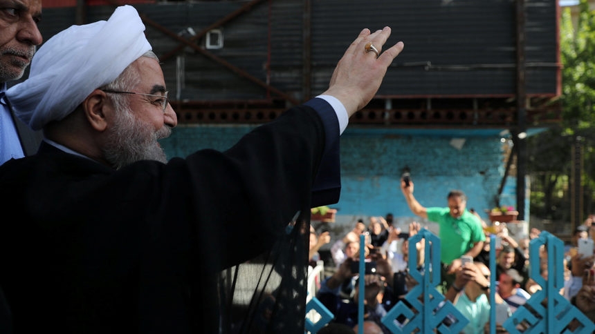 Новият, стар президент на Иран: Кой е Хасан Рохани?