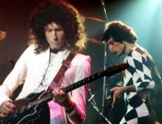 Басистът на Queen сподели покъртителни подробности за борбата на Фреди Меркюри със СПИН-а 