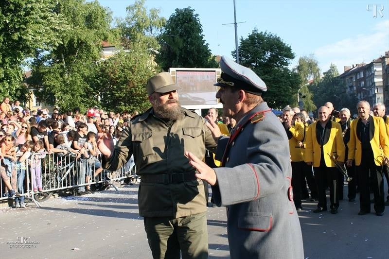 Жената на Томислав Дончев събра погледите на габровци като Мелания Тръмп (СНИМКИ)