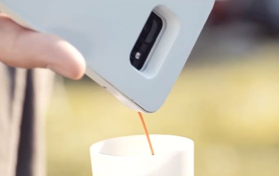 Уникална джаджа: Калъф за смартфон приготвя кафе за 8 секунди (ВИДЕО)