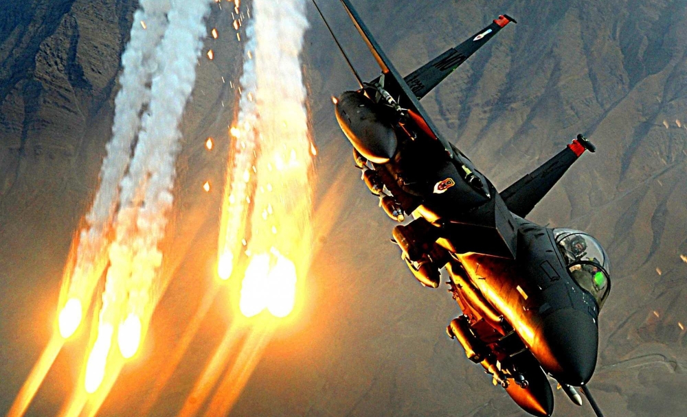 КАДРИ от атаката: Съветска ракета свали Ф-15 на саудитските ВВС над Саудитска Арабия (ЗРЕЛИЩНО ВИДЕО)