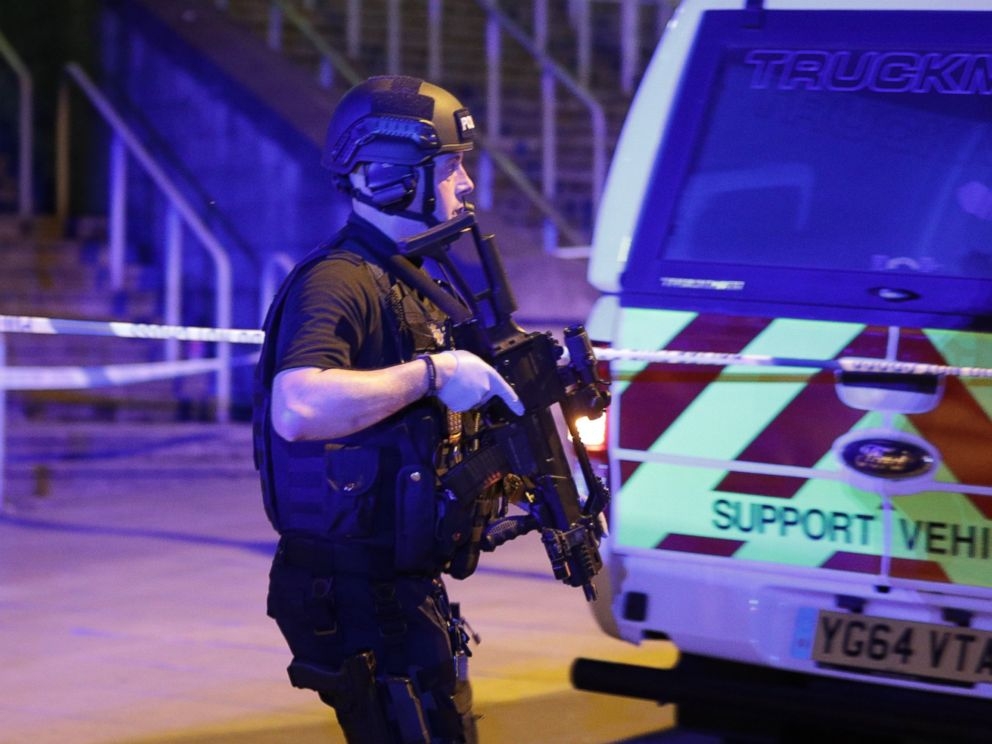 Полицията в Манчестър официално: Има загинали и ранени след инцидента на концерта (СНИМКИ/ВИДЕО)