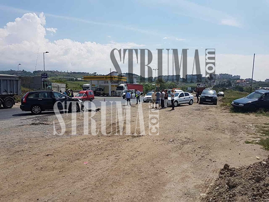 Първи СНИМКИ от жестоката катастрофа край Сандански, колите са купчина желязо