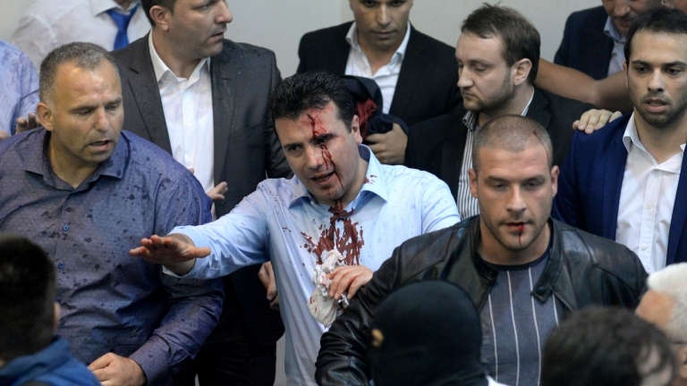 Боят в македонския парламент напомни за себе си!