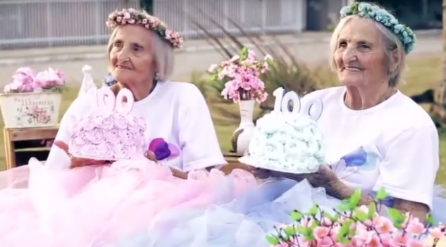 100-годишни близначки направиха нещо уникално (ВИДЕО)