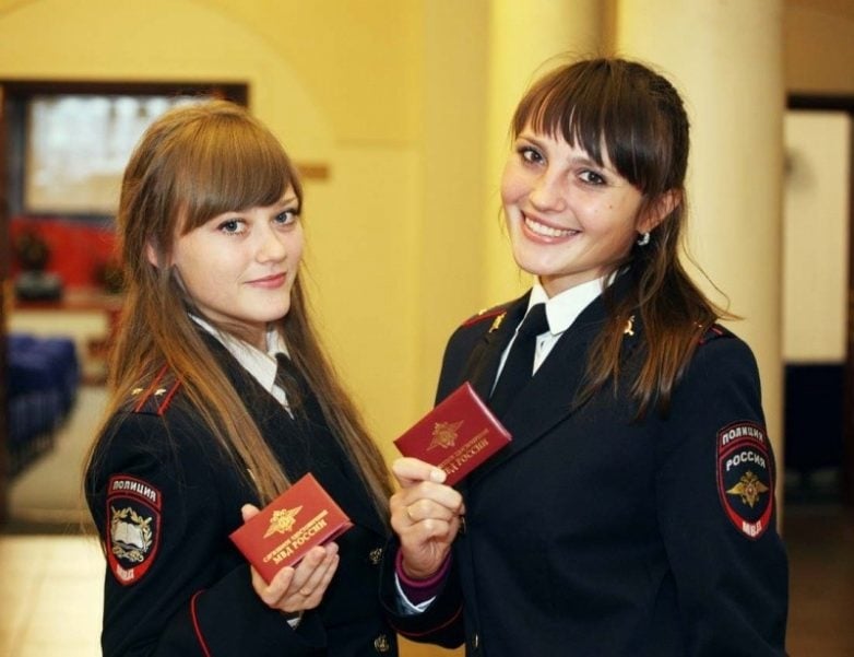 Секс, страст и чар под пагона! Ръцете на тила за най-чаровните полицайки (СНИМКИ)