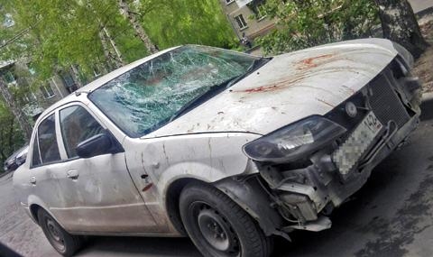 Руснак разби Mazda с голи юмруци (СНИМКИ)