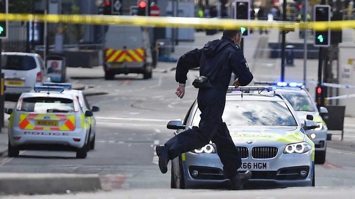 Извънредно от Лондон: Задържаха втори терорист, замесен в касапницата в Манчестър