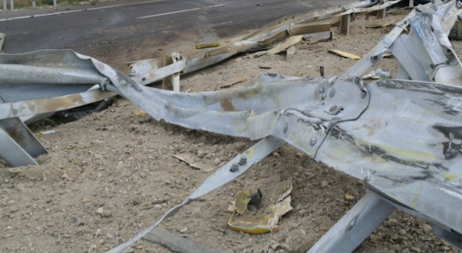 Меле на магистрала "Струма": Жена се заби в мантинелата