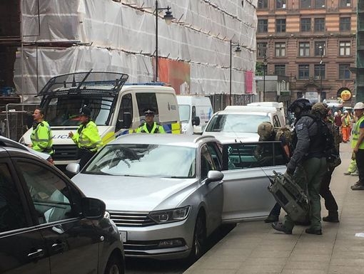 Пак паника в Манчестър: Спецакция в сърцето на града, евакуираха цяла сграда!