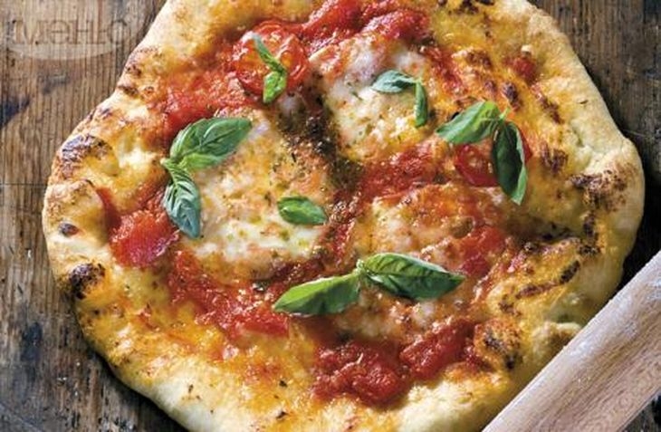 Как се прави в 5 стъпки пица "Маргарита" по специална рецепта