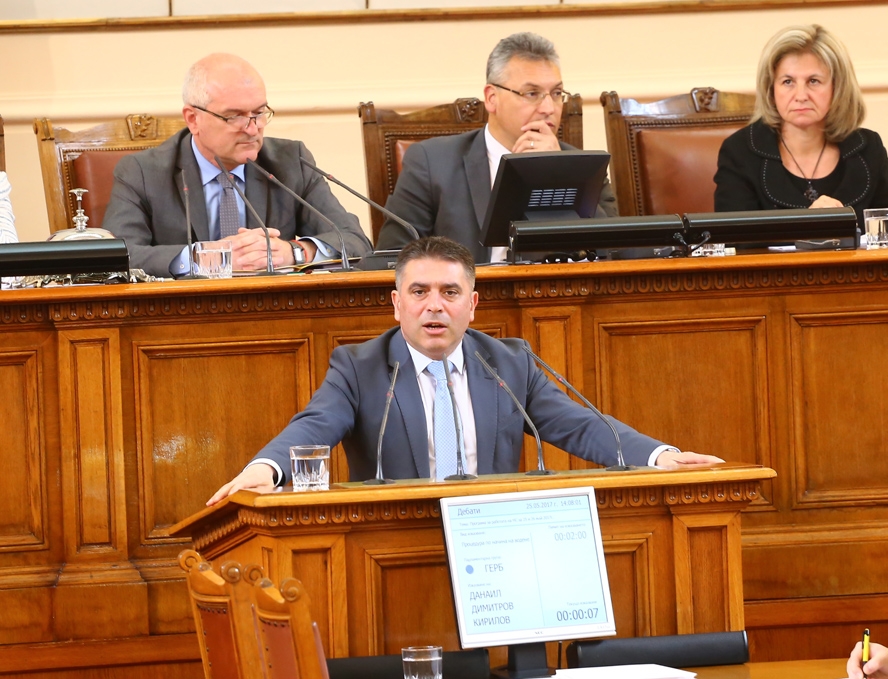 Шефът на правната комисия в НС Данаил Кирилов подкрепи Закона за банковата несъстоятелност
