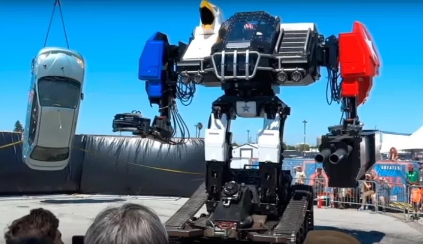 ВИДЕО с боен робот, който разбива коли, взриви интернет, това ли ще са новите войници на бъдещето?