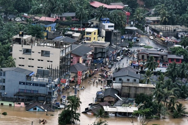 Воден апокалипсис в Шри Ланка, загинали са над 100 души (СНИМКИ/ВИДЕО)