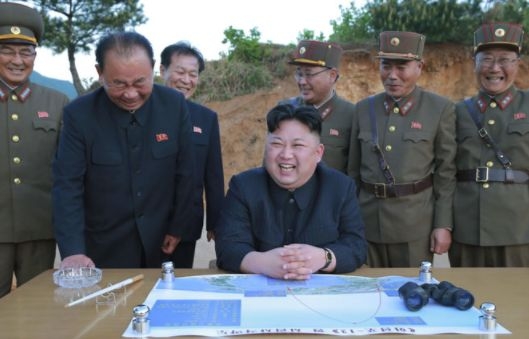 Северна Корея тества нова система за ПВО, Ким Чен Ун остана много доволен (ВИДЕО)