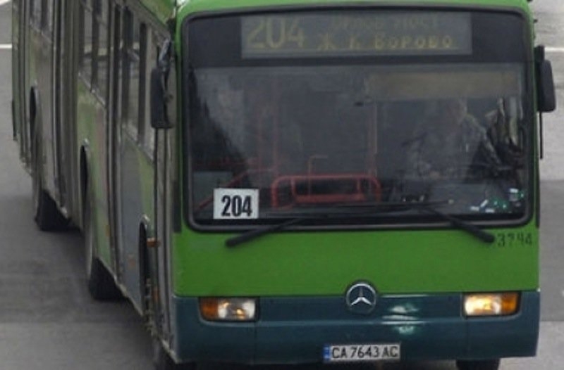 Шок! Столичанка забеляза нещо много странно в автобус 204 (СНИМКА)