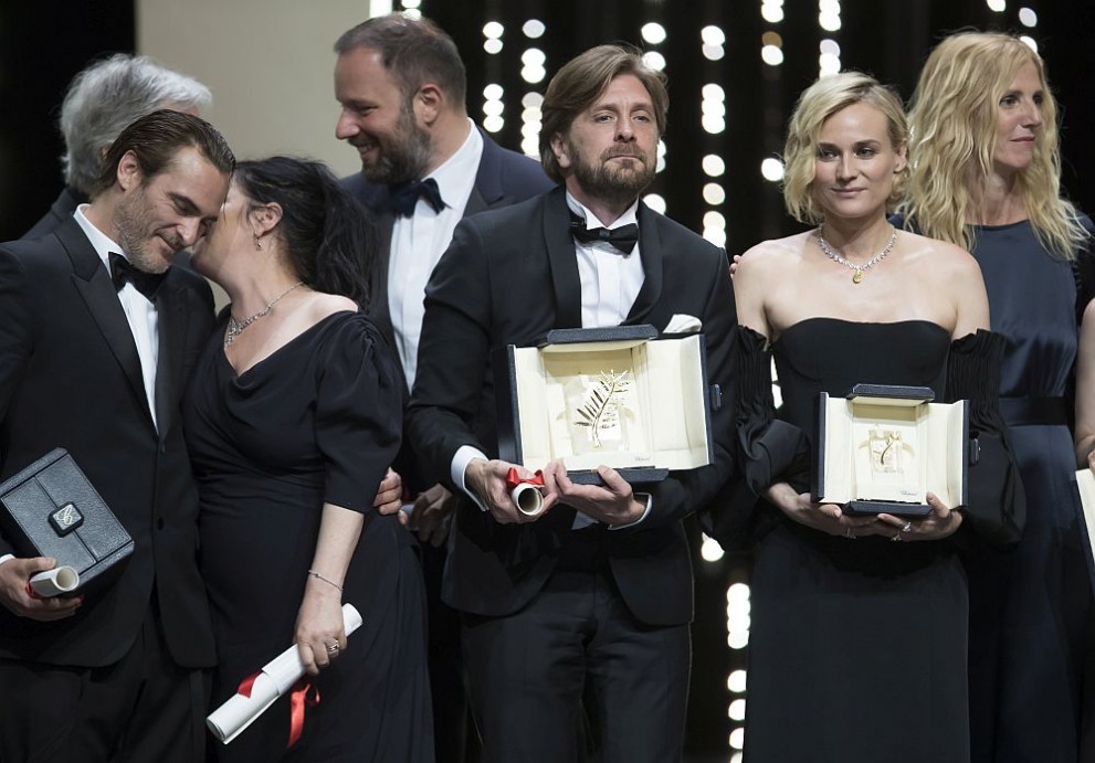 Раздадоха наградите на кинофестивала в Кан (СНИМКИ)