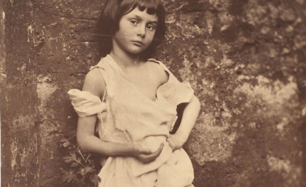 Историята на момичето, вдъхновило написването на „Алиса в страната на чудесата" (СНИМКИ)