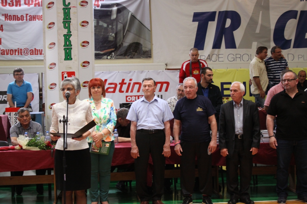 Скандал: Червена активистка чете поздрав от президента Радев на детски турнир в  Стара Загора