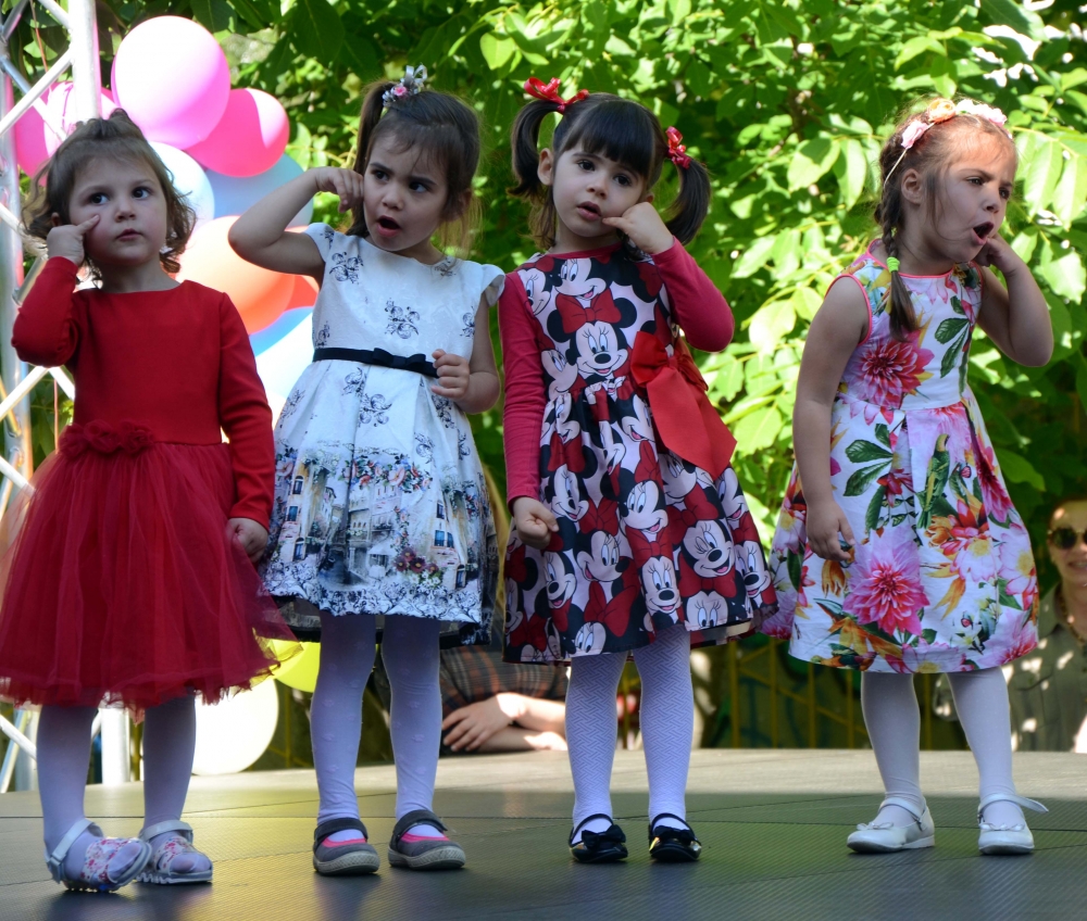 Фоторепортаж в БЛИЦ: Детска градина за пример, вижте как празнуват завършването на годината 