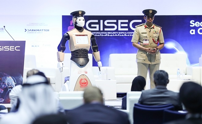В Дубай си надсмогнаха на масрафа: Пуснаха истински робокоп да им пази улиците