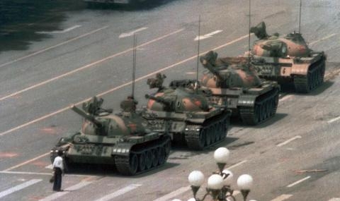Войници, танкове и огнехвъргачки или какво се случи на тази дата в Пекин през 1989 г. (ВИДЕО)