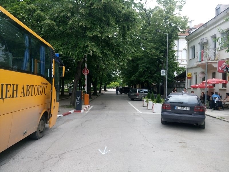 Таксиджии побесняха заради решение на врачанския кмет, готвят протест (СНИМКИ)