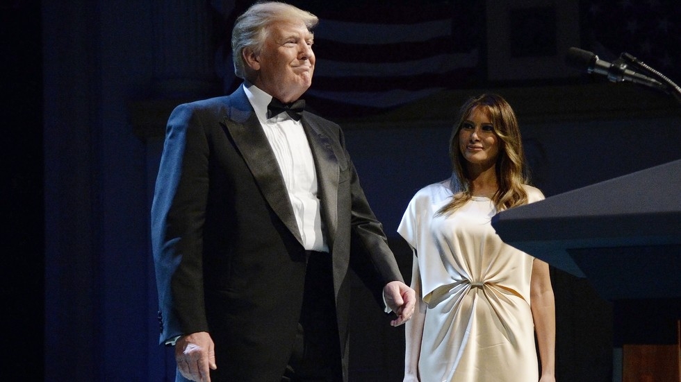 Доналд Тръмп и Мелания в зашеметяваща рокля направиха дебюта си в светския живот на Вашингтон (СНИМКИ)