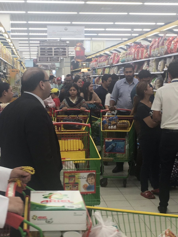 Жителите на Катар изпразват магазините в очакване на икономическа блокада (СНИМКИ)