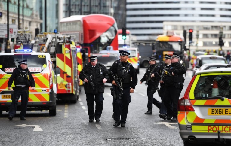 Във Великобритания настояват периодът на задържане на заподозрени в тероризъм да бъде увеличен
