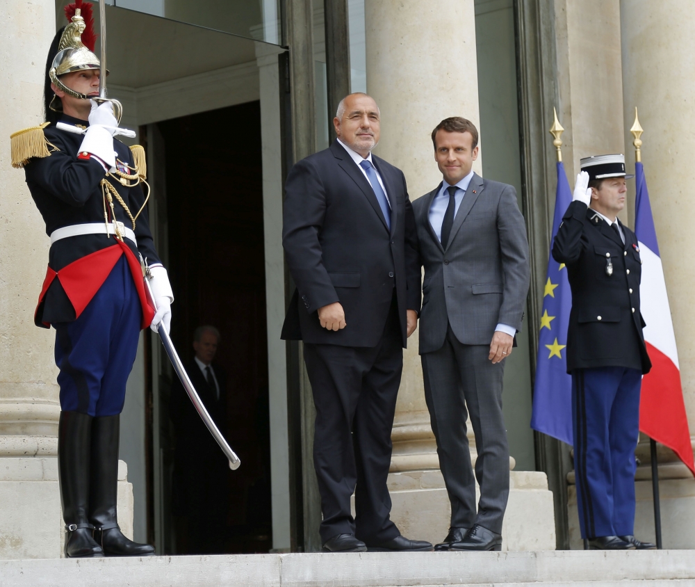 Борисов кацна във Франция, Макрон го посрещна пред портите на Елисейския дворец (СНИМКИ/ВИДЕО)