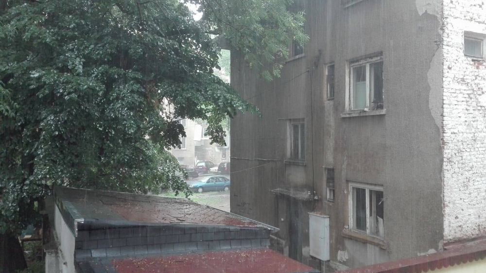 В София е страшно! Мощна лятна буря се разрази над града (СНИМКИ)