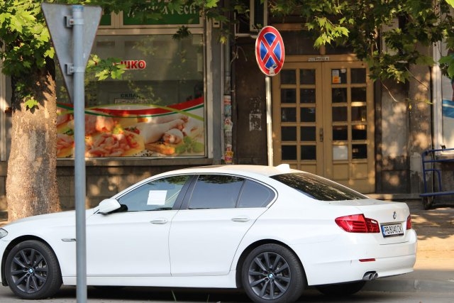 Така паркират баровците в Пловдив (СНИМКИ)