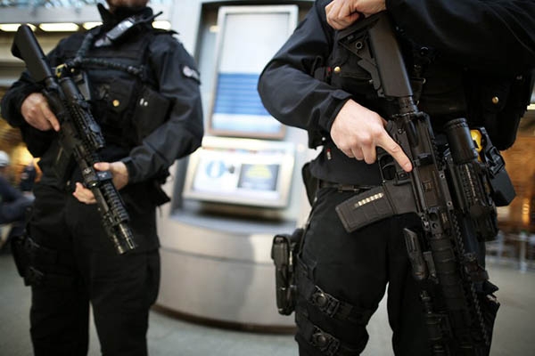 Във връзка с терористичната атака в Лондон са арестувани още трима души
