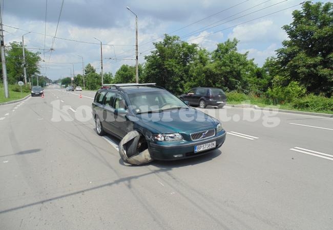 Съдия управлявал Волво-то от зрелищното меле във Враца, в колата е била и неговата колежка В.А.