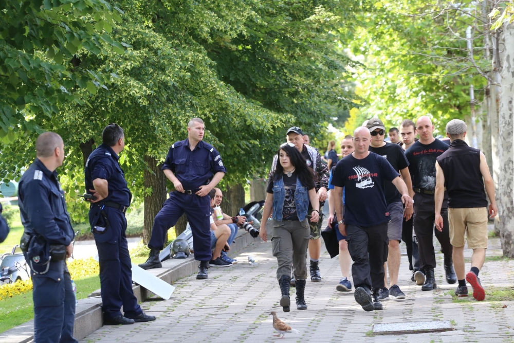 Фоторепортаж в БЛИЦ! "София прайд" блокира столицата, софиянци кротко изтърпяха и това