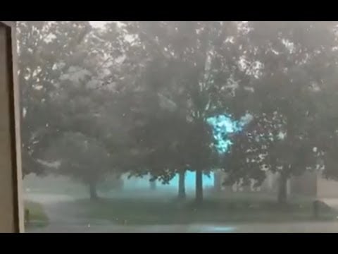 Американец засне огромна кълбовидна мълния (ВИДЕО)