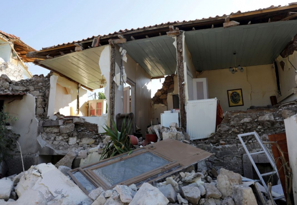 Положението на остров Лесбос е като след война! Мощното земетресение остави много гърци без покрив над главата (ПОКЪРТИТЕЛНИ СНИМКИ/ВИДЕО)