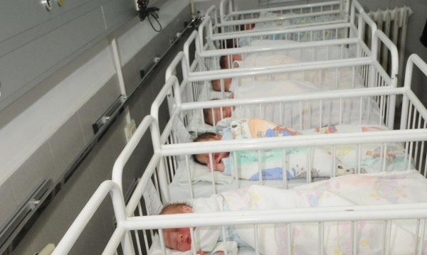 Осъдиха болница заради размяна на бебета  