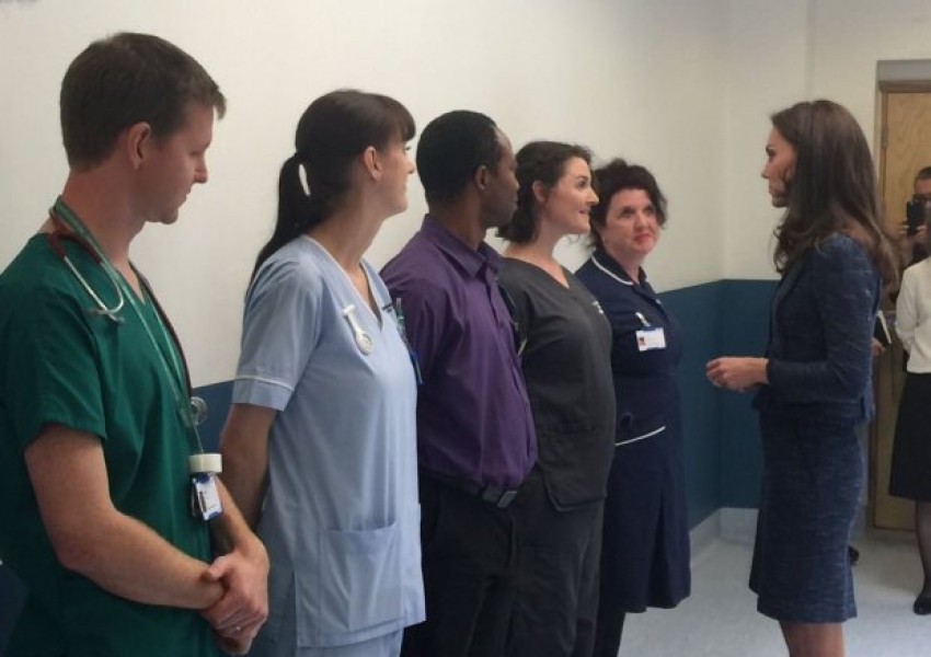 Херцогиня Кейт на изненадващо посещение при ранените на "Лондон Бридж" (СНИМКИ)