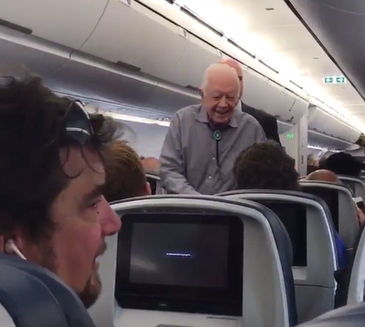 Президентът Джими Картър направи фурор на борда на самолет (ВИДЕО)