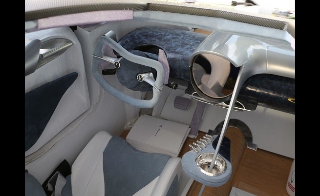Charlotte roadster: Супер автомобилът за 1,5 млн. евро с аквариум за рибки (СНИМКИ)