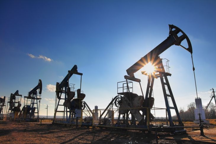 Цената на петрола остава на тригодишен връх