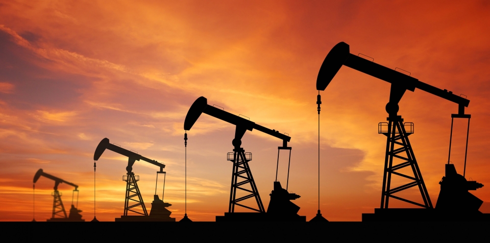 Инвестиционните банки понижиха прогнозите си за петролните цени в рамките на трети пореден месец