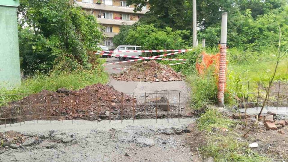 Пернишкият бизнесмен Боби Баничката взриви жителите на "Дараците" (СНИМКИ)