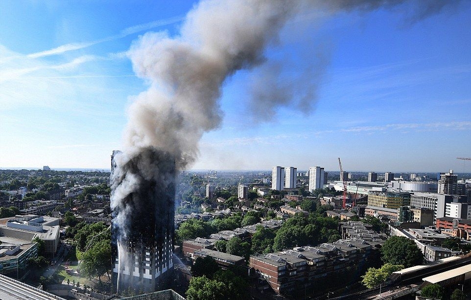 Стар хладилник и облицовка са причината небостъргачът в Лондон да пламне като факла? Вече изнасят първите тела (СНИМКИ/ВИДЕО 18+)