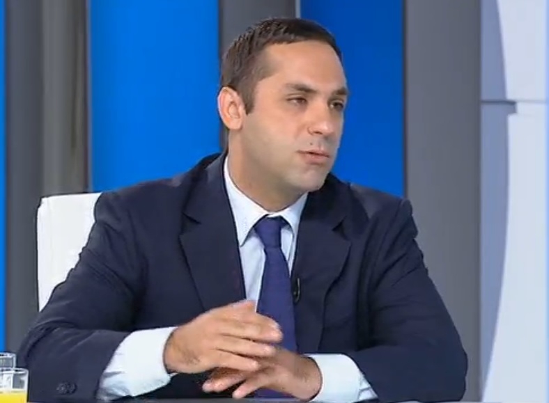 Министър Емил Караниколов обясни как правителството ще вдигне икономиката на България на крака