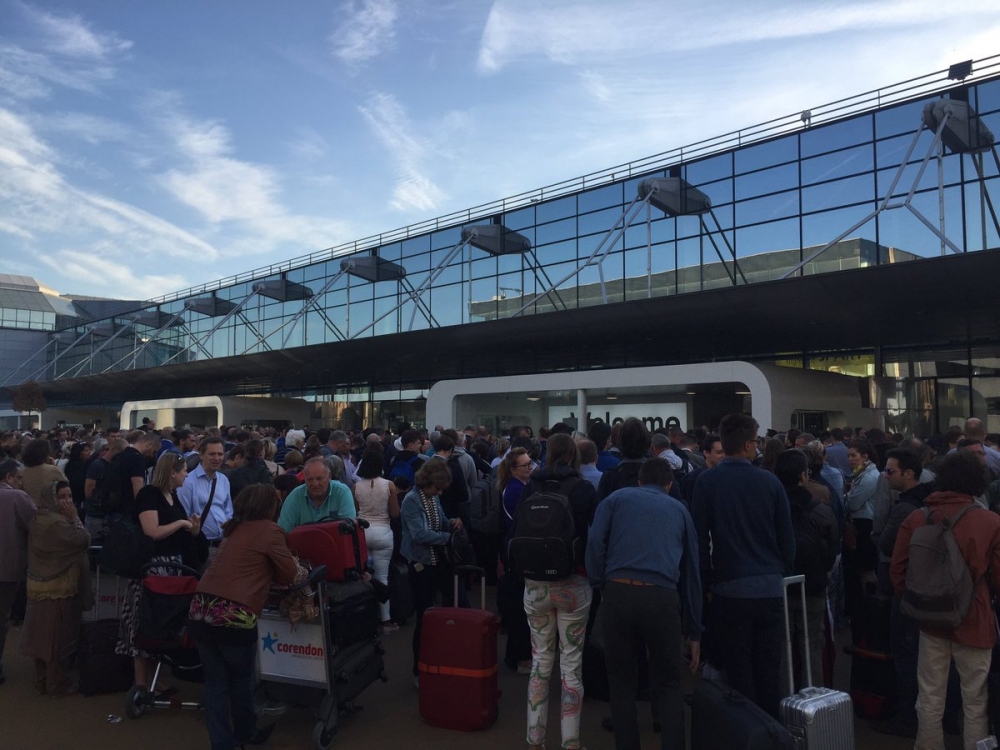 Извънредно от Брюксел: Страшен пожар избухна на международното летище! (СНИМКИ/ВИДЕО)